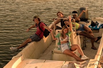 Outer Banks (L To R) Chase Stokes As John B, Rudy Pankow As Jj, Madelyn Cline As Sarah Cameron, Madison Bailey As Kiara And Jonathan Daviss As Pope In Episode 204 Of Outer Banks