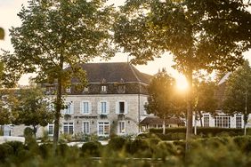 Exterior facade of COMO Le Montrachet during sunset 