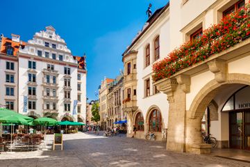 Platzl square with HofbrÃ¤uhaus to the right - Munich, Bavaria, Germany