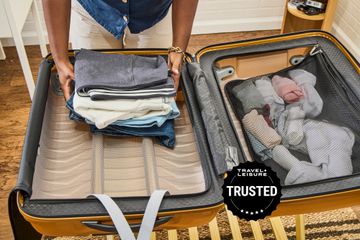 Person packs clothing in a Samsonite Proxis Medium Spinner