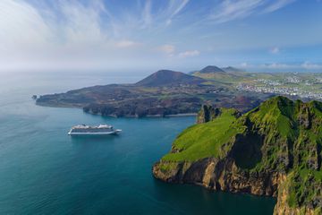 Aerial shot of Viking Cruise approaching Hawaii